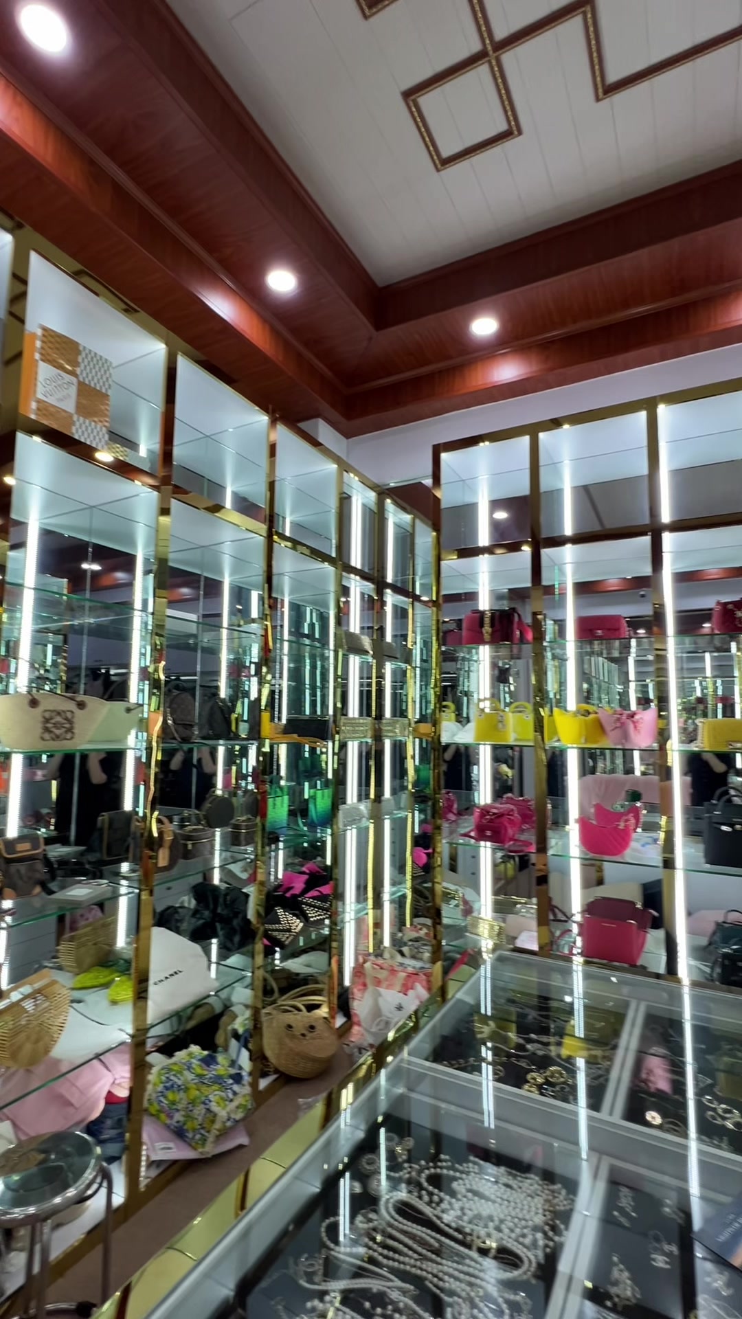 @T&agrave;i Linh - Tiệm neo bị khuất