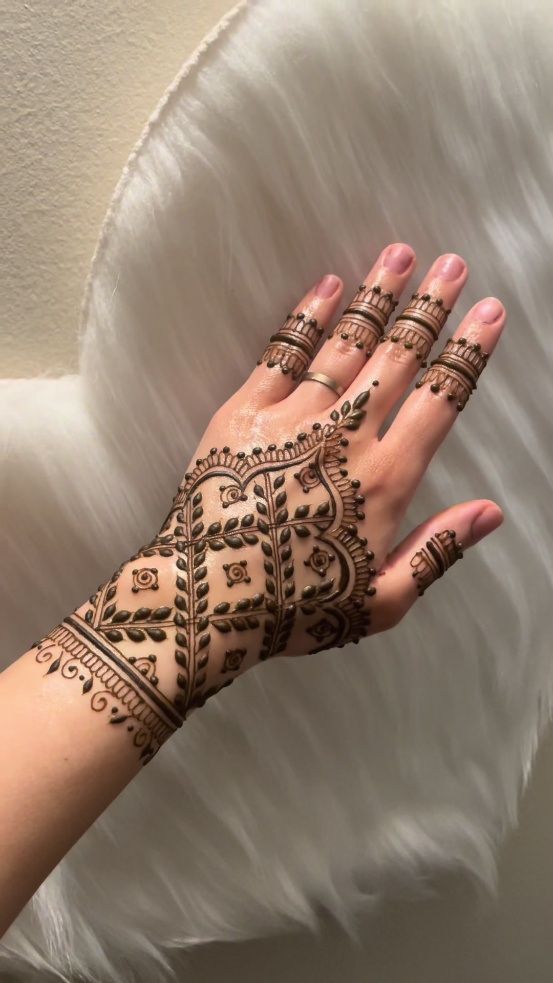 @charmsofmehandi