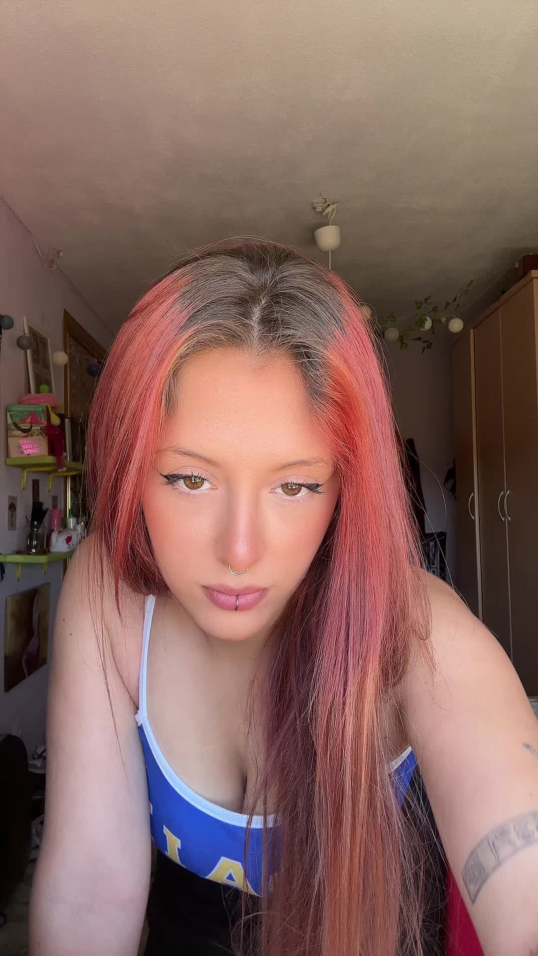 @𝔰𝔞𝔯𝔞🦋