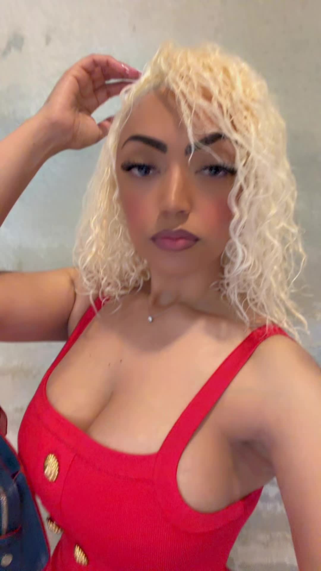 @Valdina_D