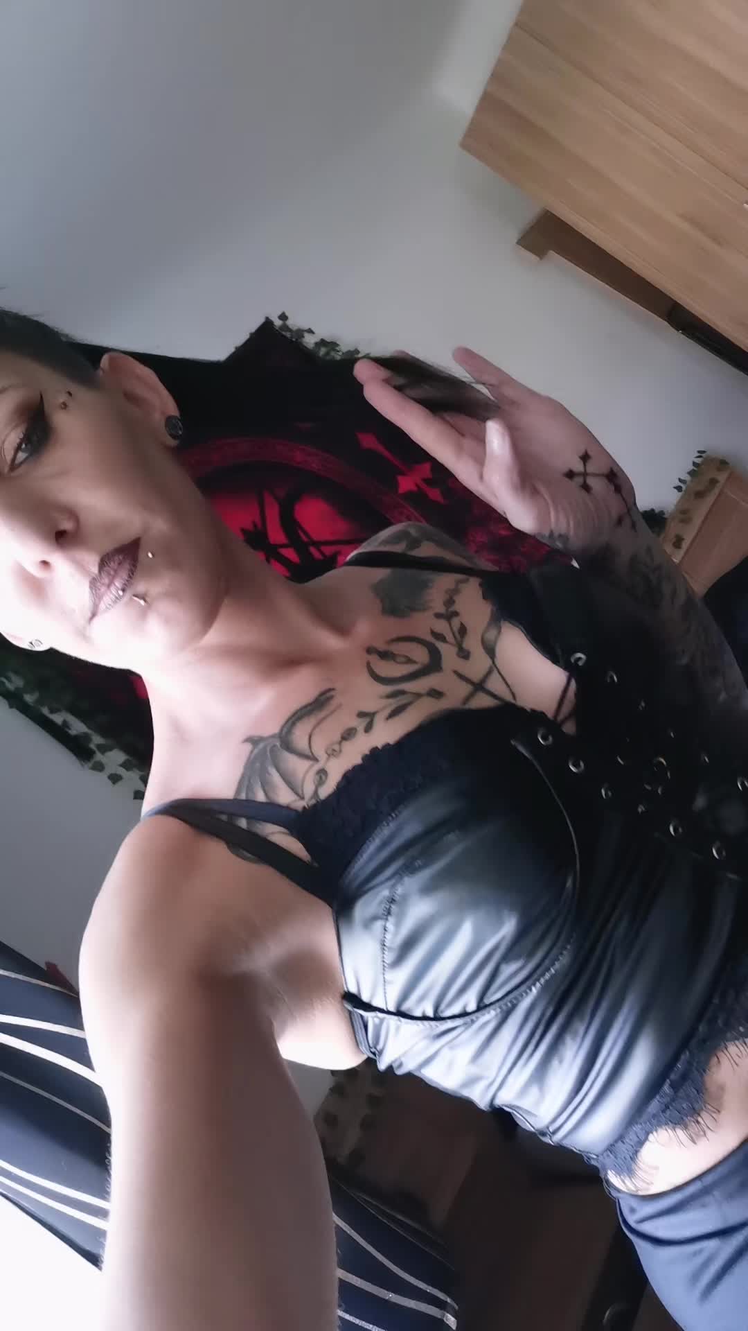 @⸸⛧ ScHwaRzeSLeDeRLuDeR⸸⛧