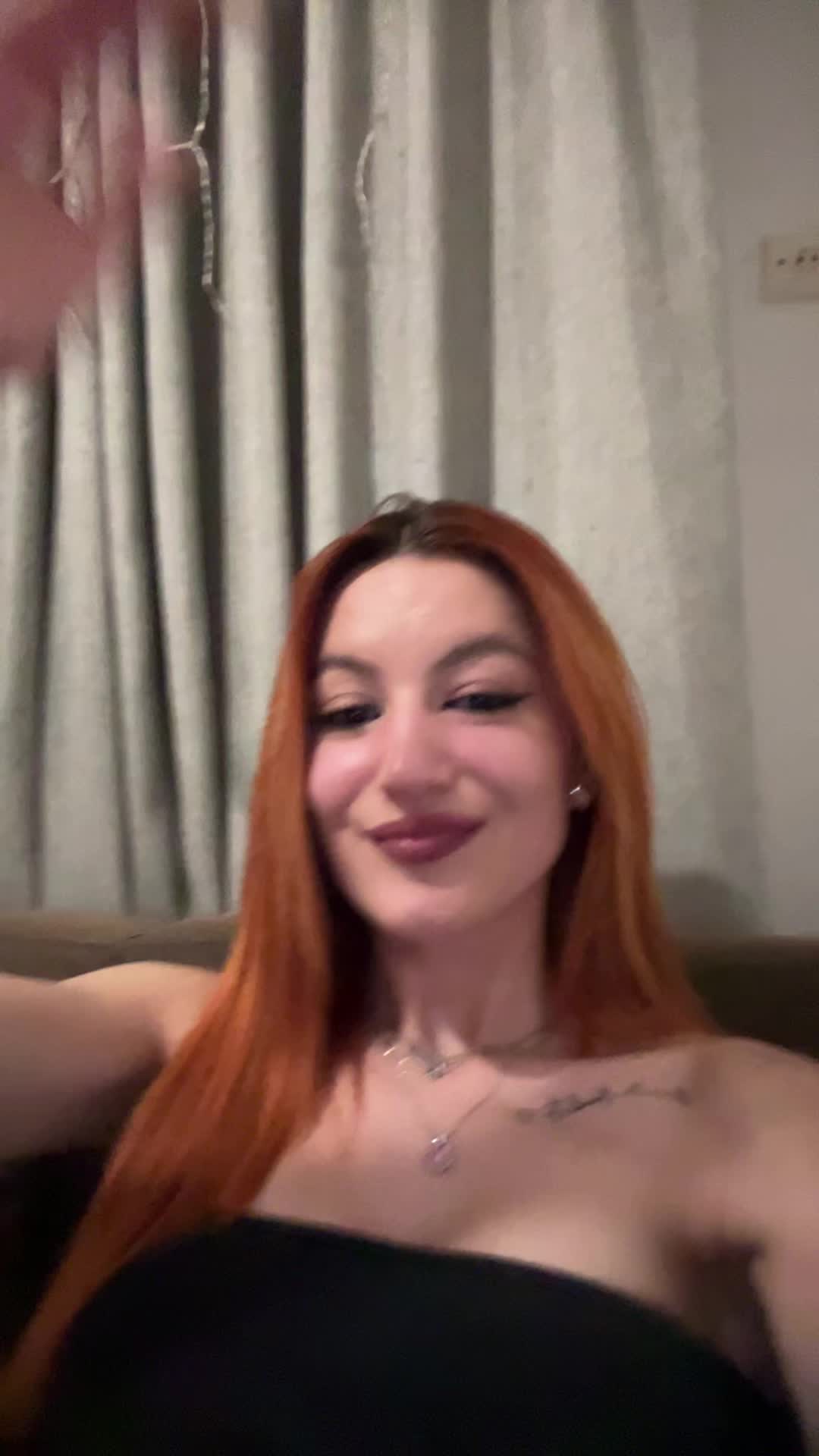 @👩🏼‍🦰