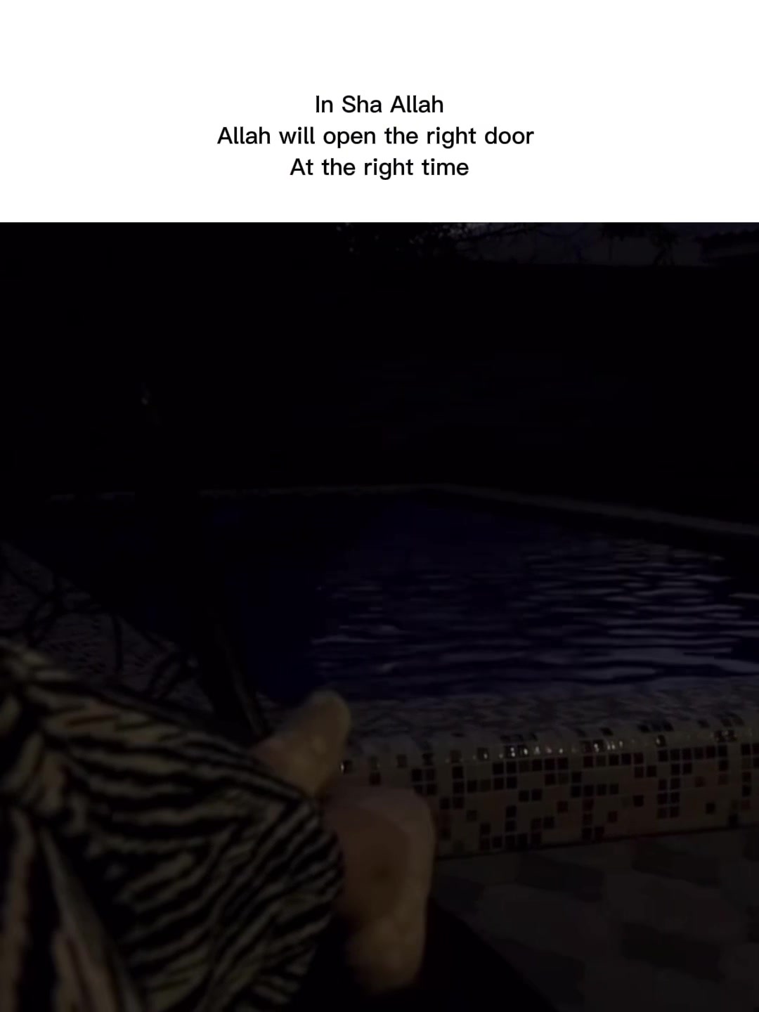 @シ