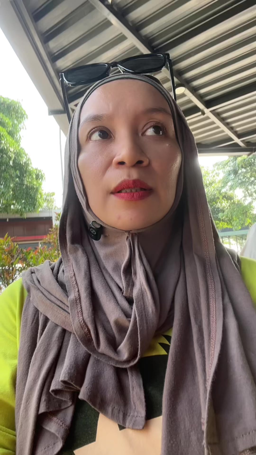 @LELI si paling TAS dan SANDAL