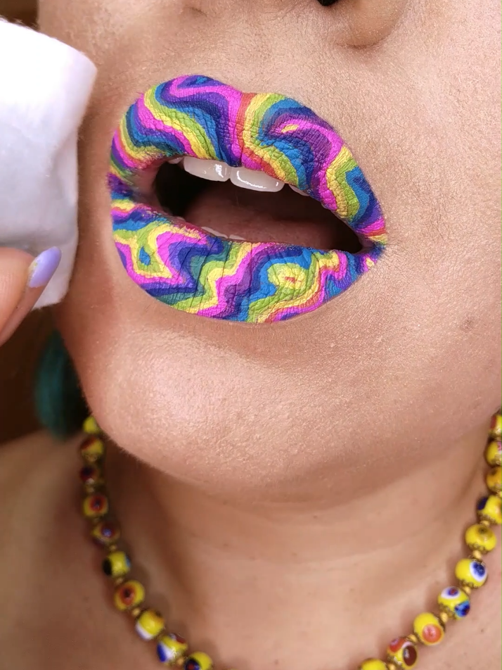@TheMirrorBeauty lip art 💋🌈💄