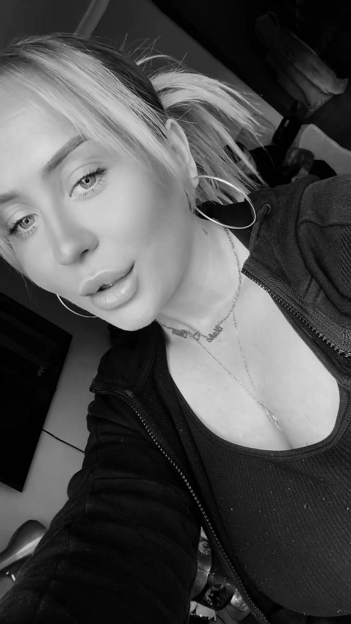 @_mollyoshea_