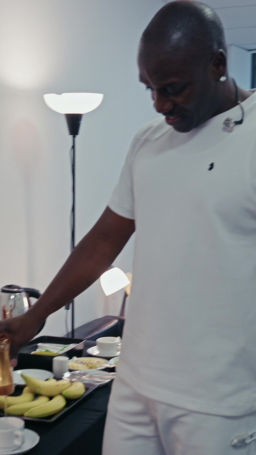 @AKON