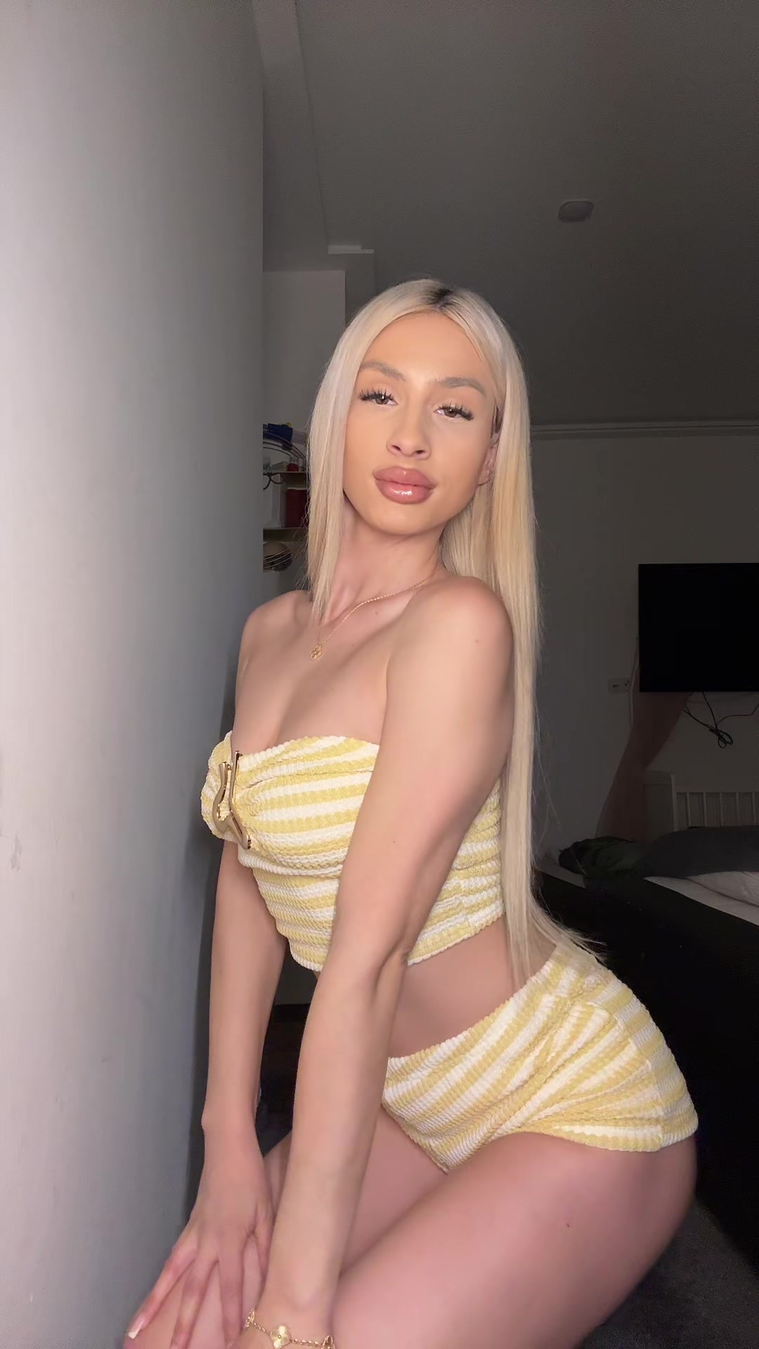 @Vazzzle