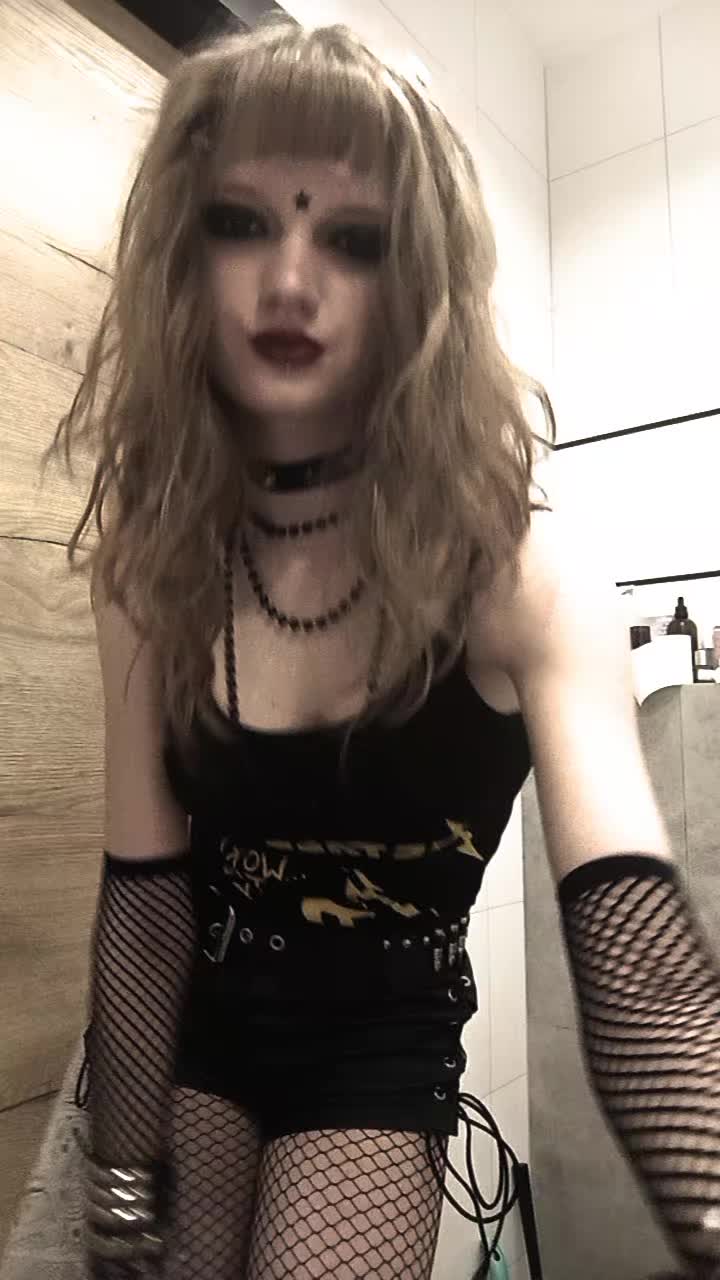 @𝔯𝔬𝔠𝔨 𝔤𝔦𝔯𝔩 🎸⭐