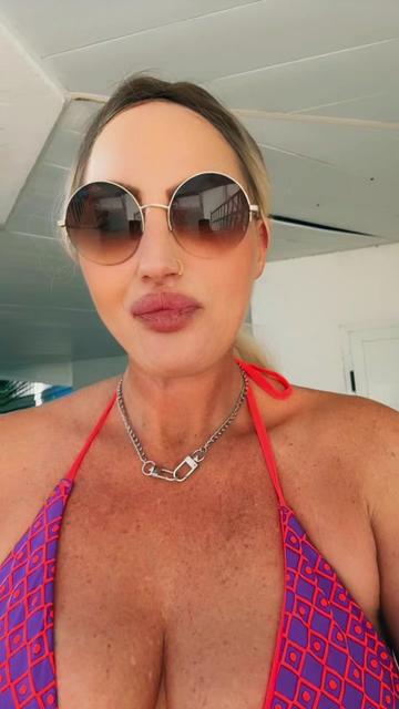 @💕millfie$t mom next door 💕