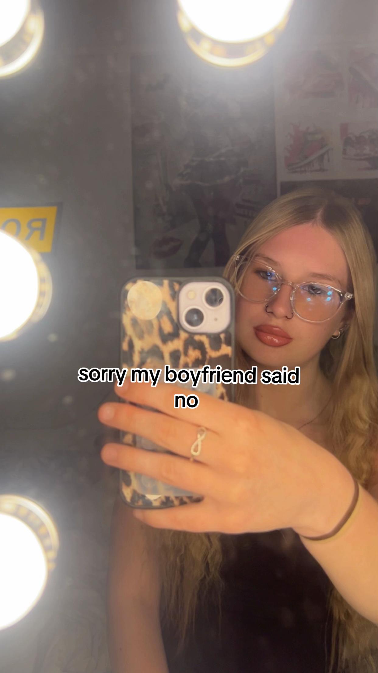 @🫥
