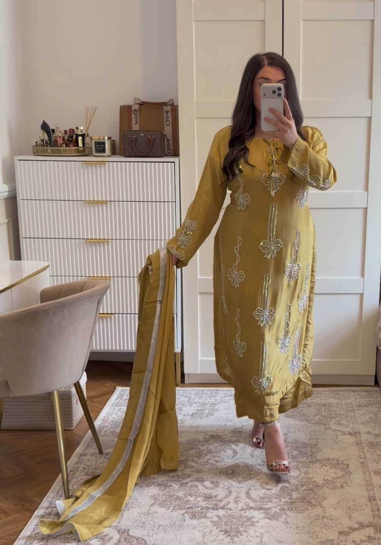 @Aina__couture