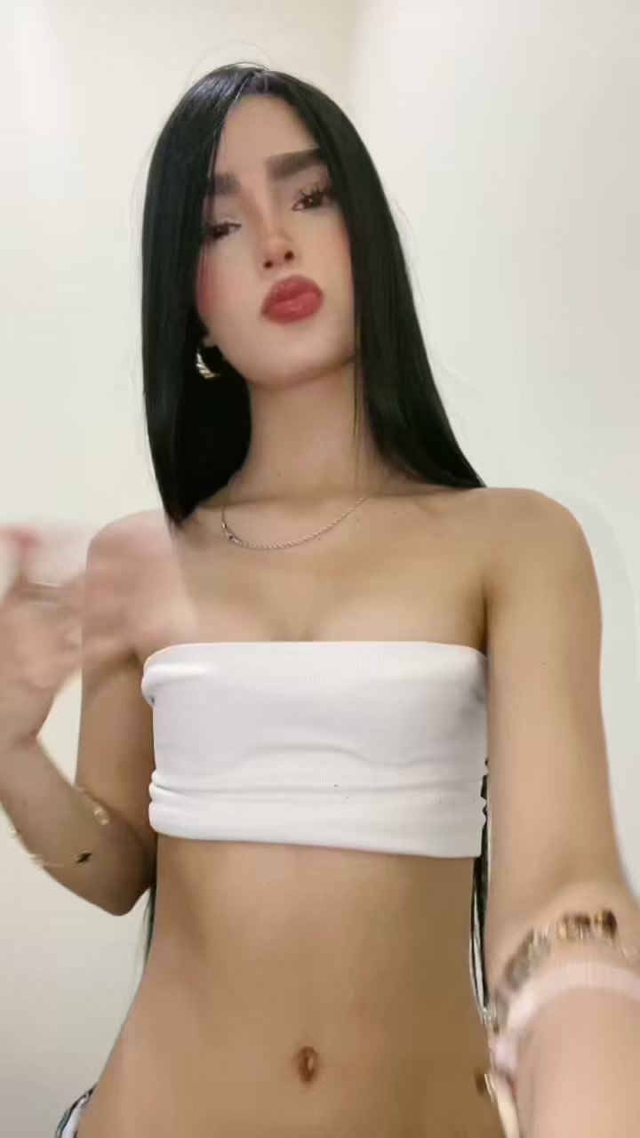 @nicoleerz