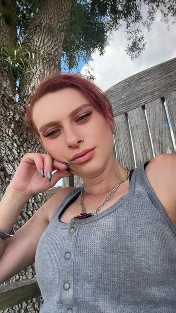 @👑𝕼𝔲𝔢𝔢𝔫𝕭𝔦𝔱𝔠𝔥❤️&zwj;🔥 👑