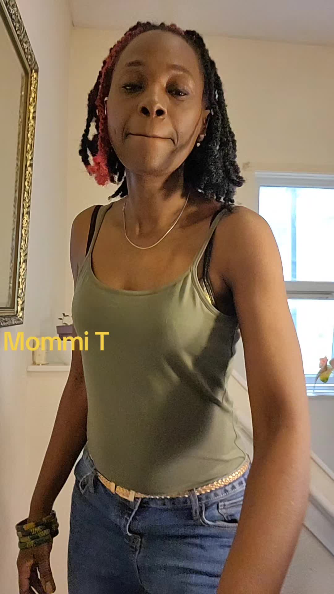@Mommi_Tee