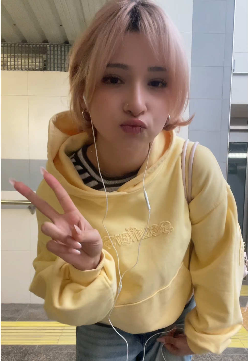 @peachesnbluesky
