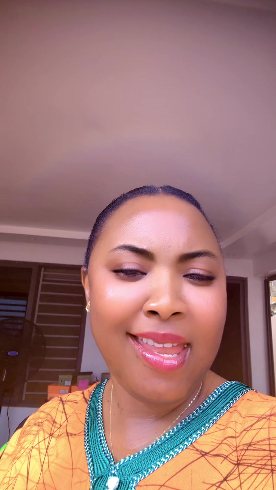 @Lindaapparel__