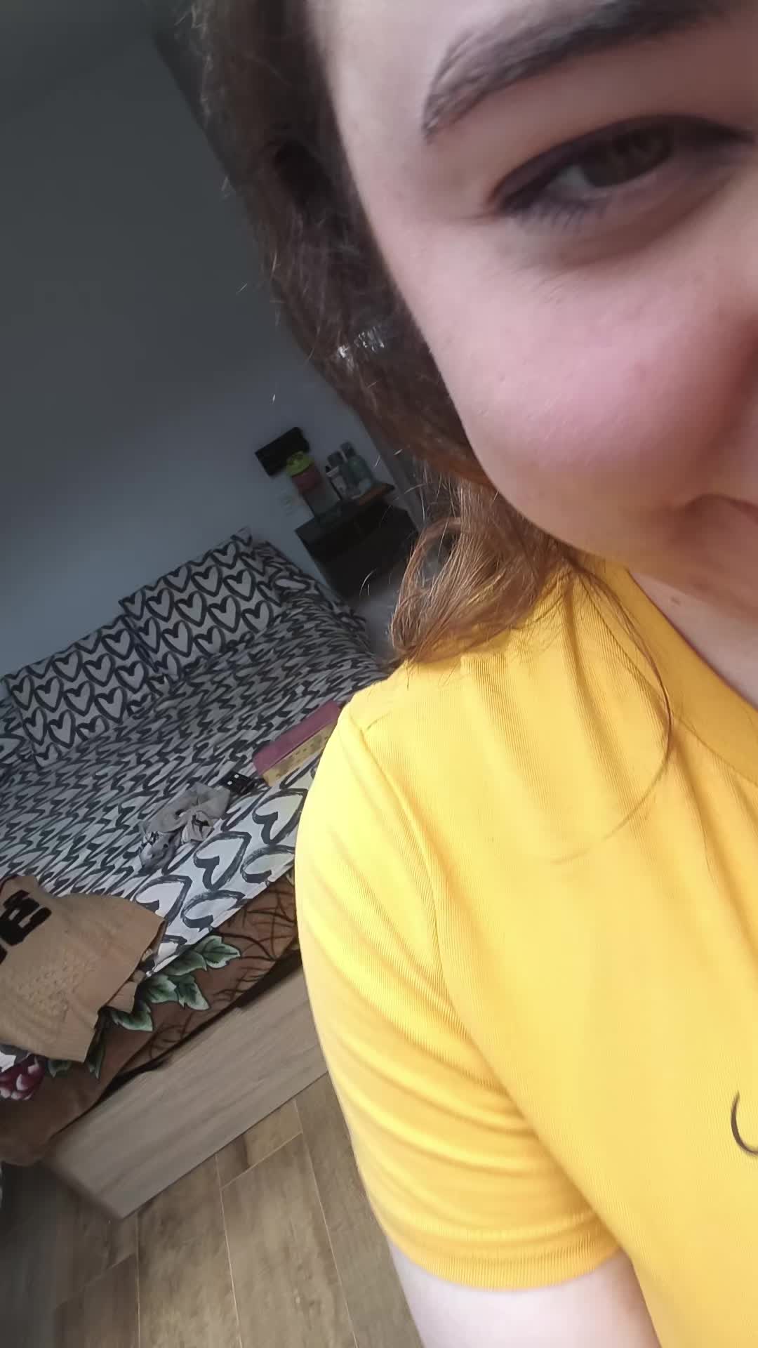 @yes I'm Yleniavs,u found me 🤭