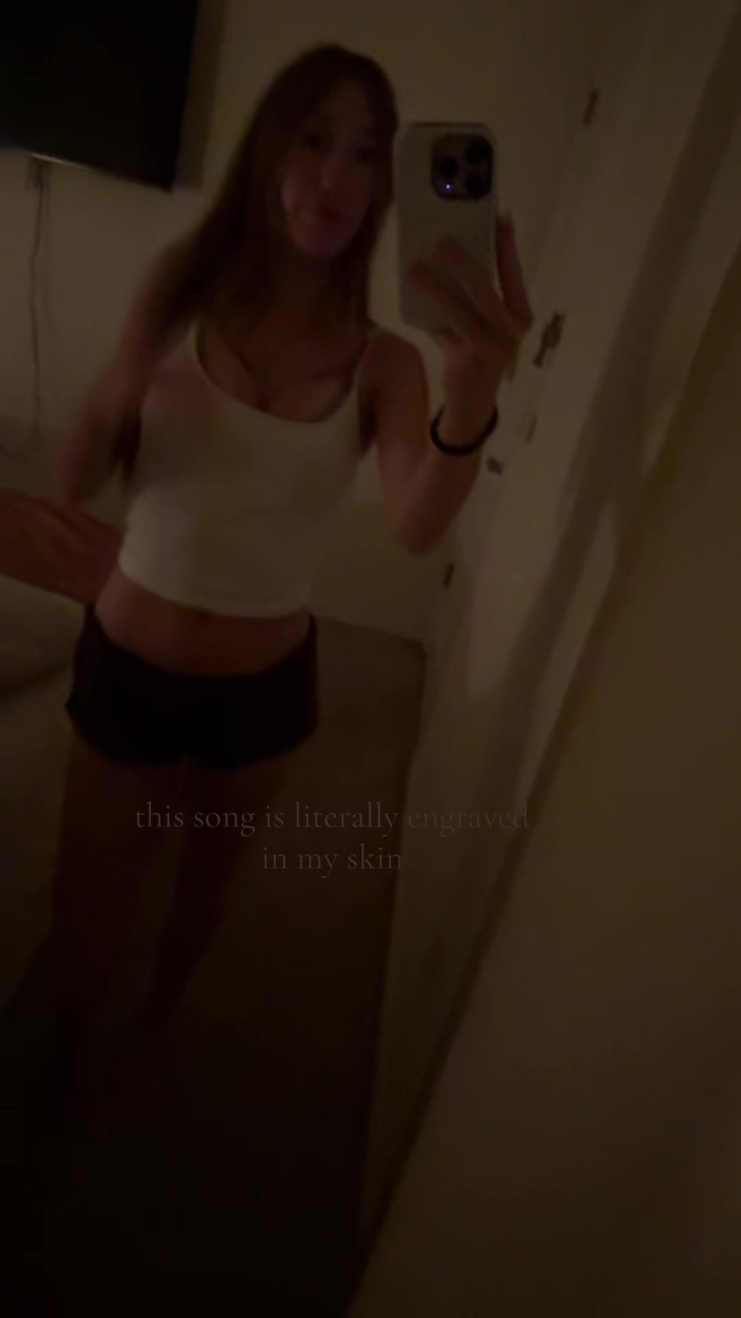 @???