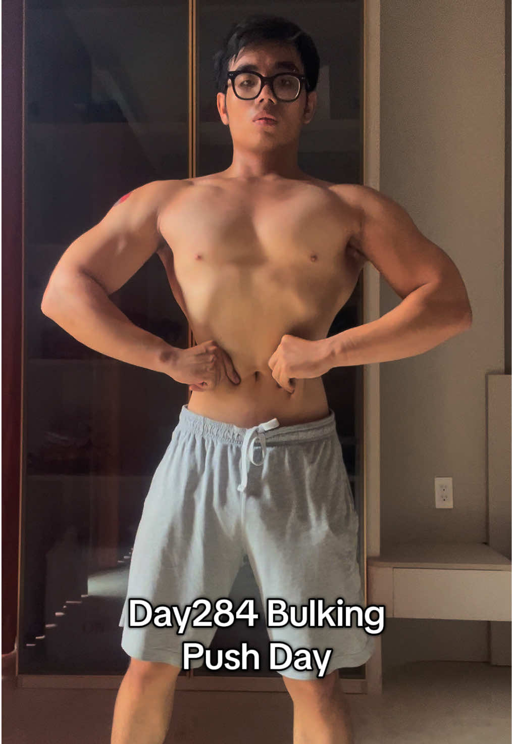 @Kent th&iacute;ch tập gym