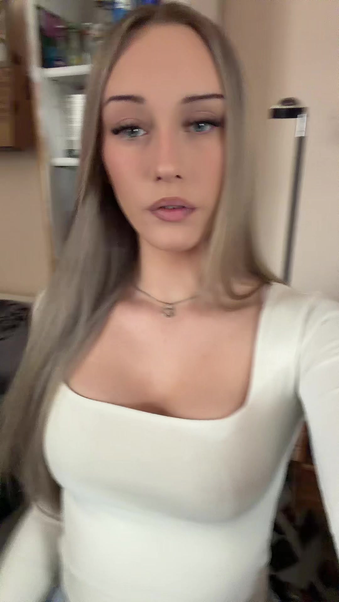 @𝐄