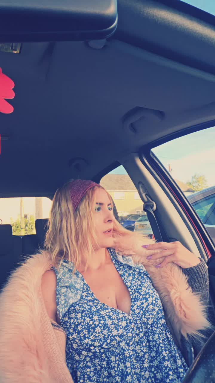 @Adora