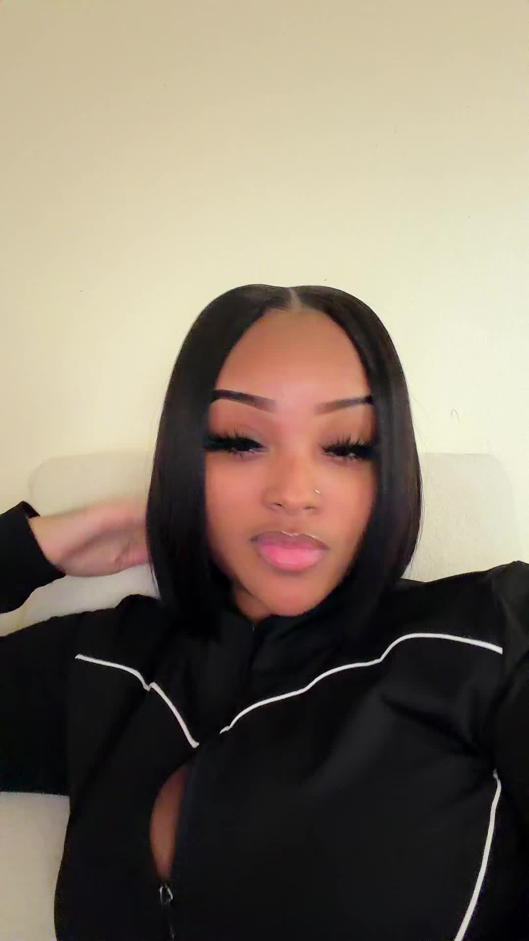 @Ari Wright | Hairstylist