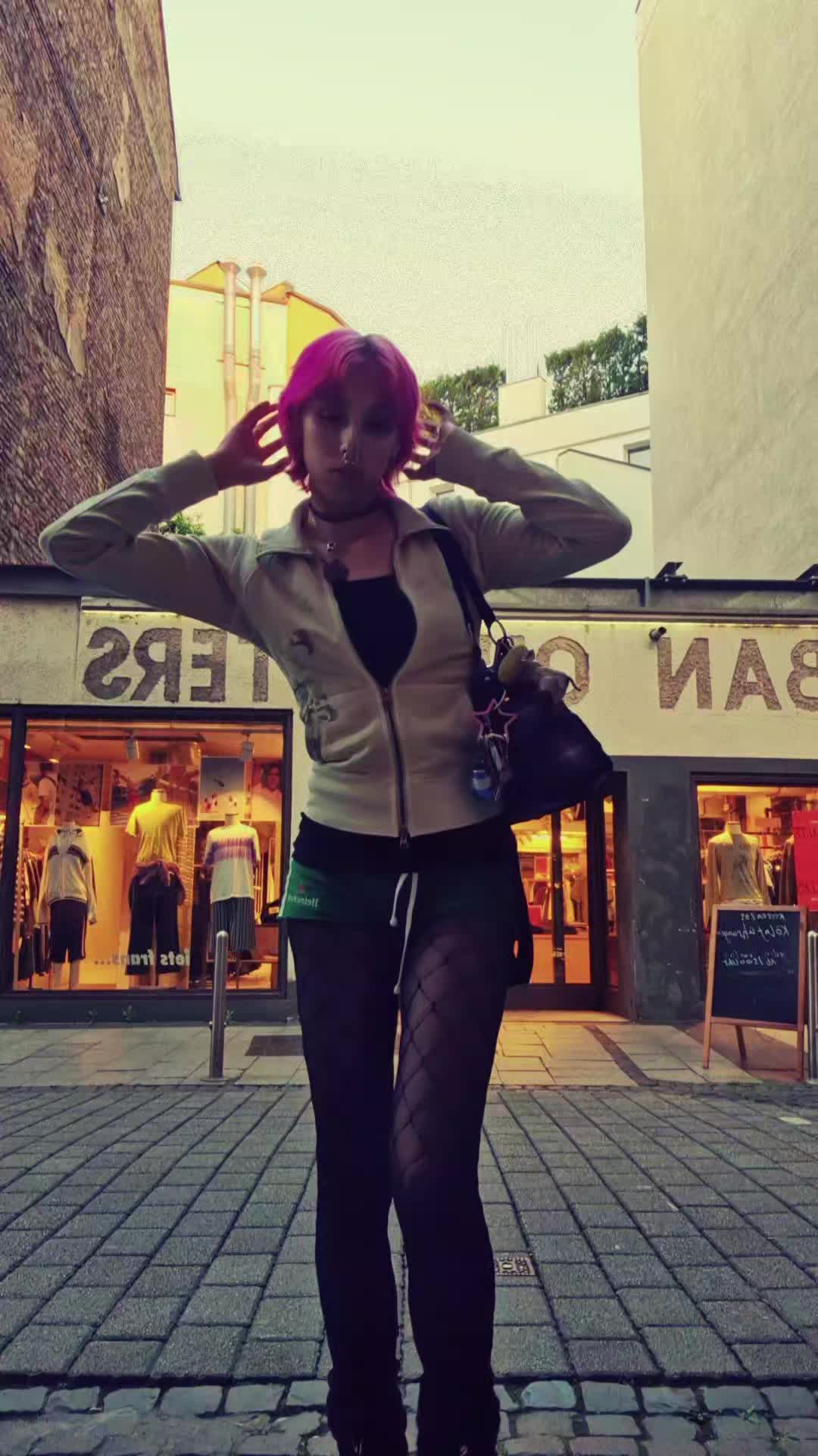 @&bull;.&deg;☆ blut ☆&deg;.&bull;