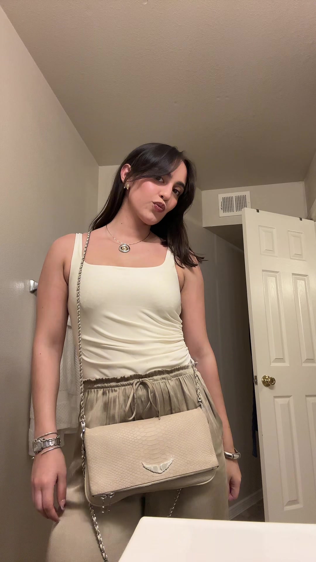 @isabella
