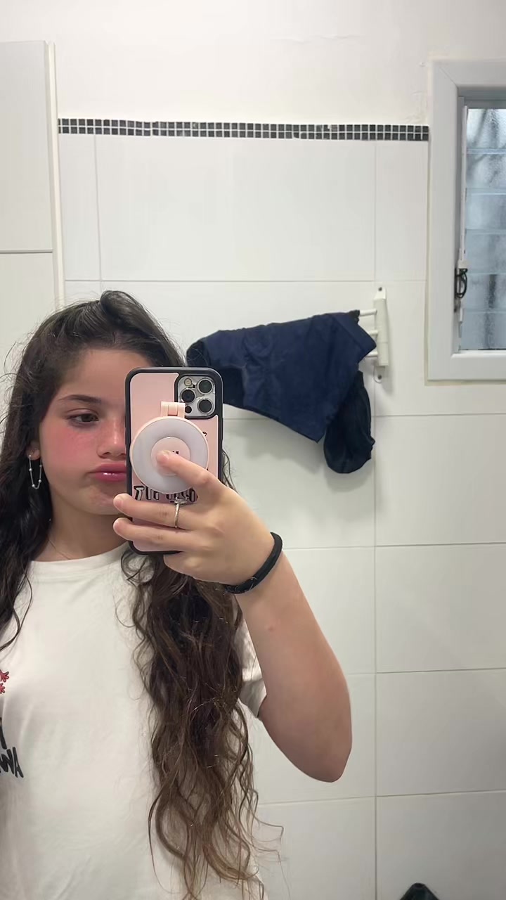 @Roni🌊🥥