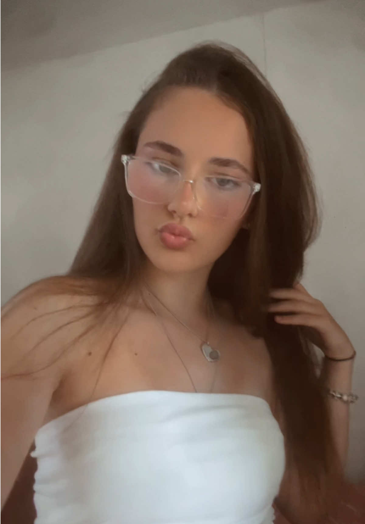 @Leona13