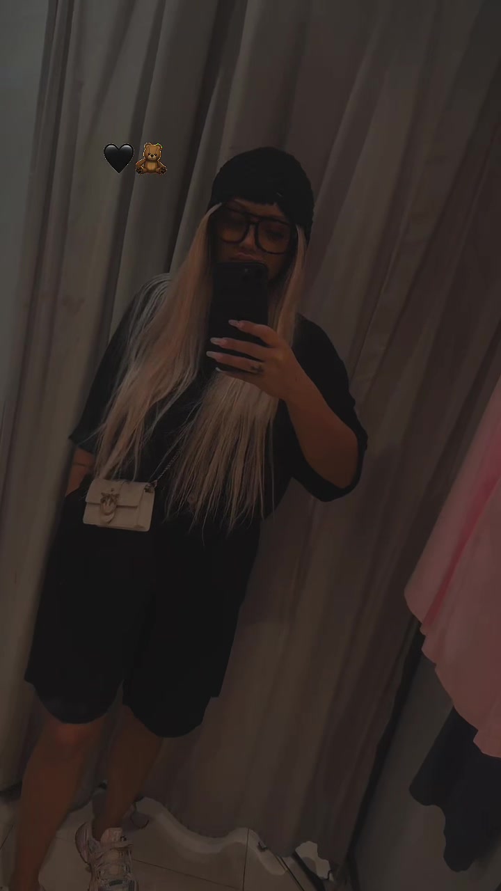 @Adela 🧸🖤