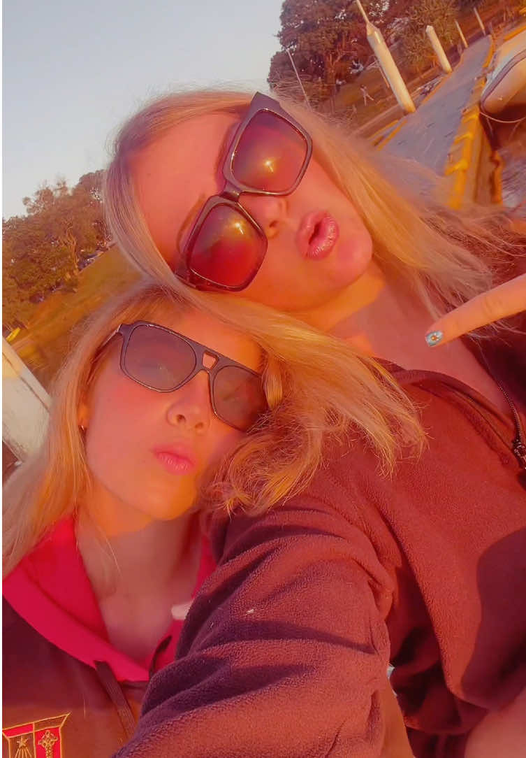 @𝐿𝒶𝓋𝒾𝓃𝒾𝒶