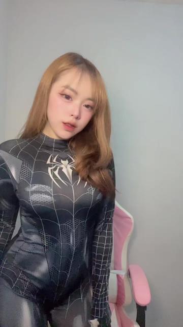 @_ayang9