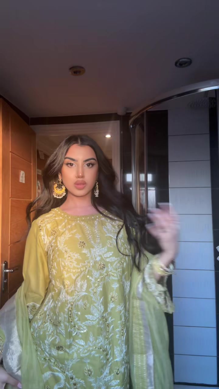 @arooj