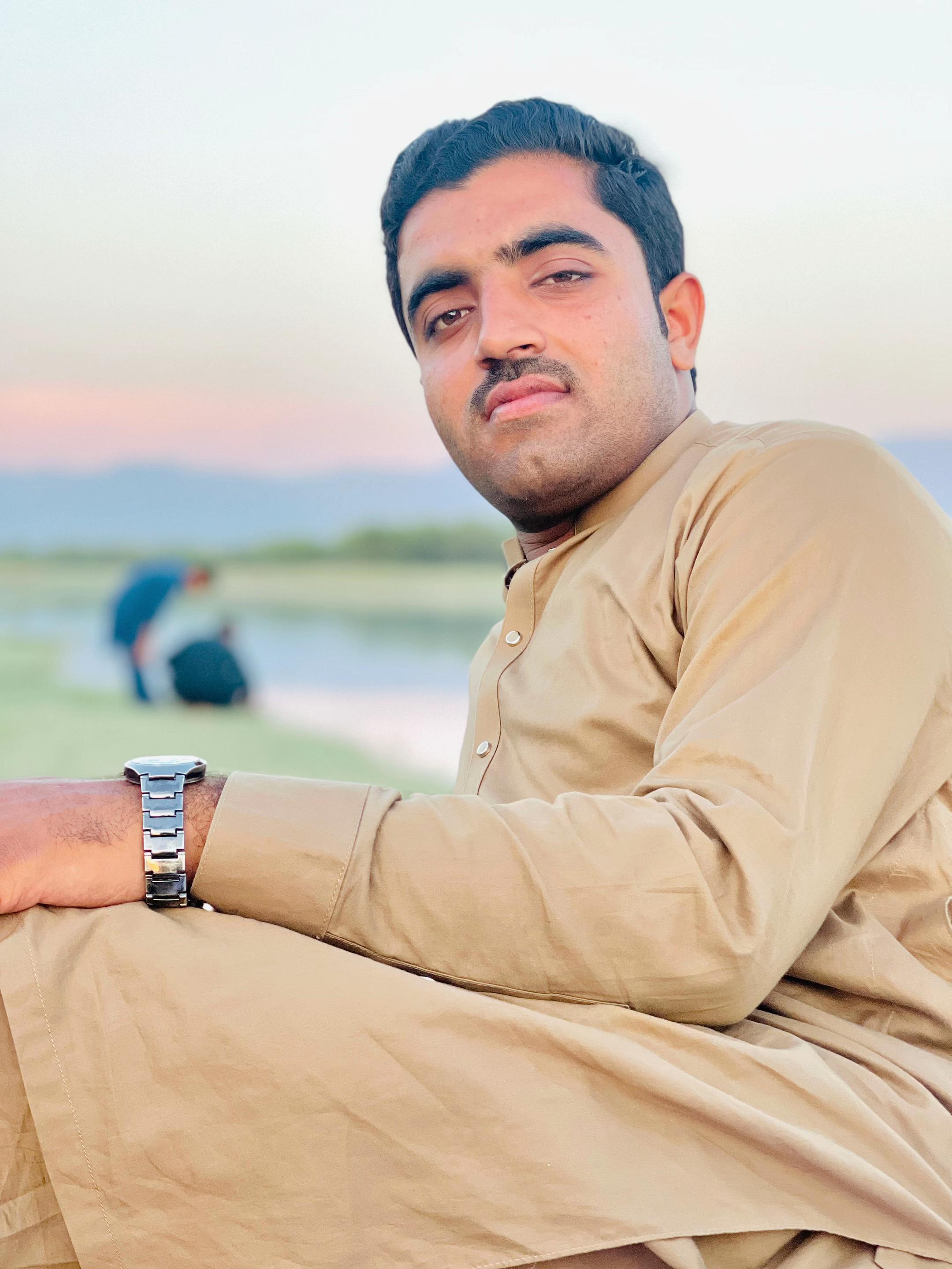 @زروبئ ننگیالے