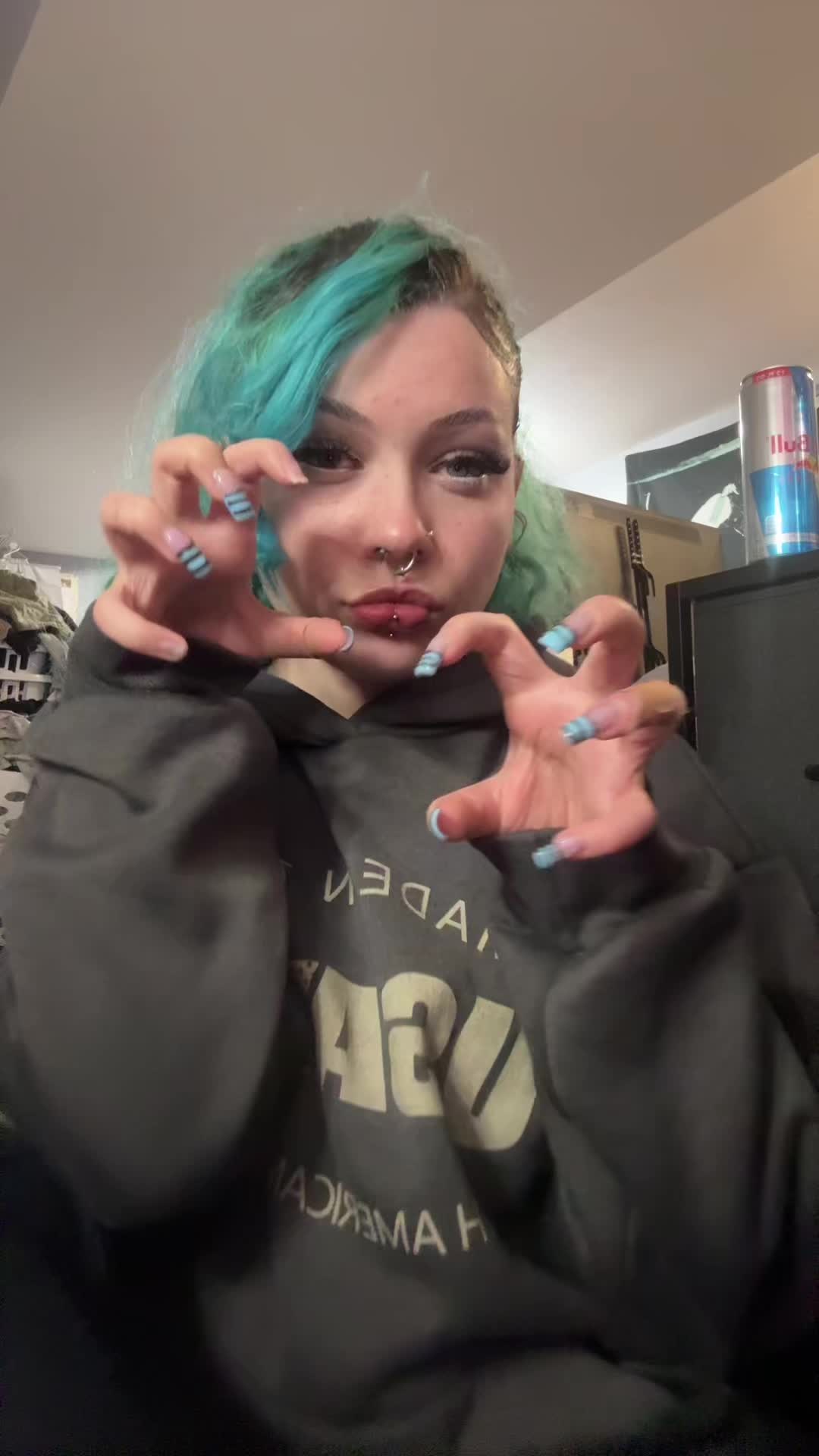 @mshellolitty