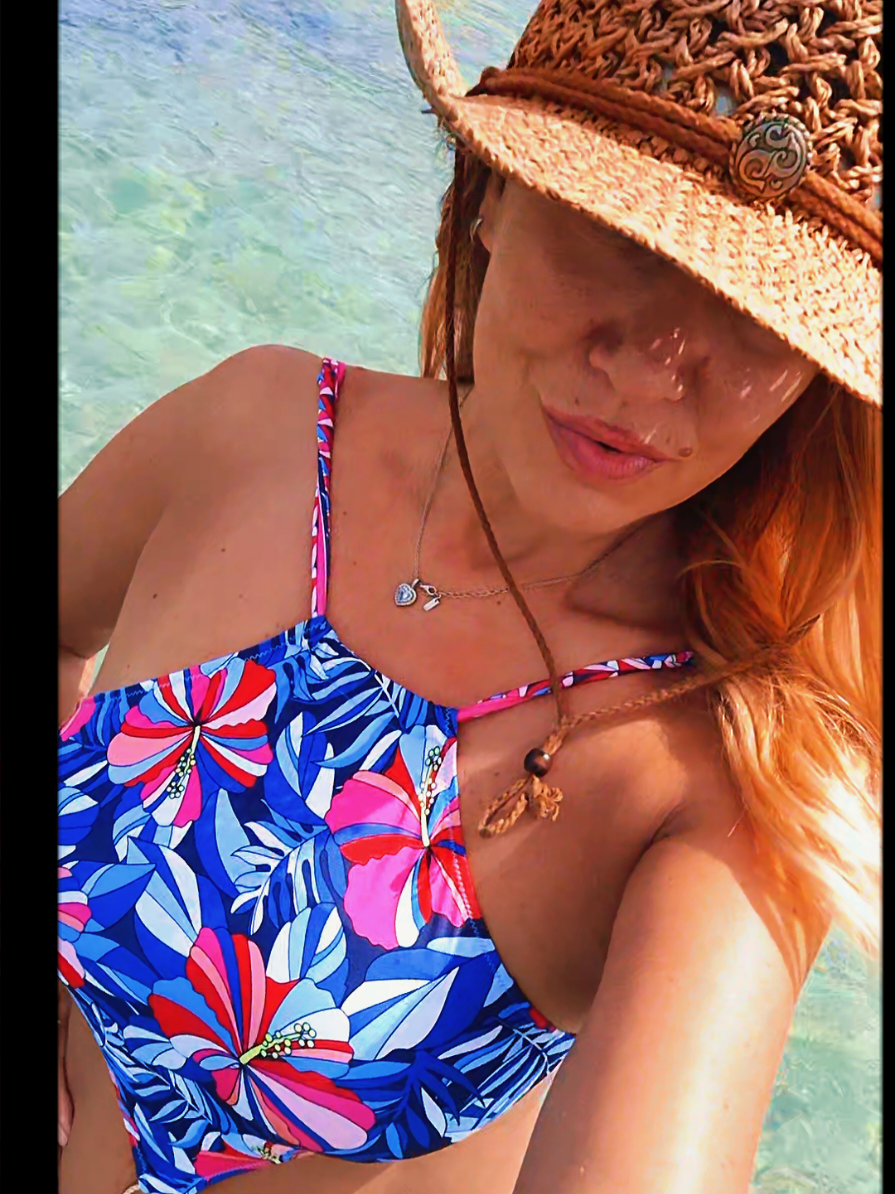 @ElenaLaPerlaOfficial