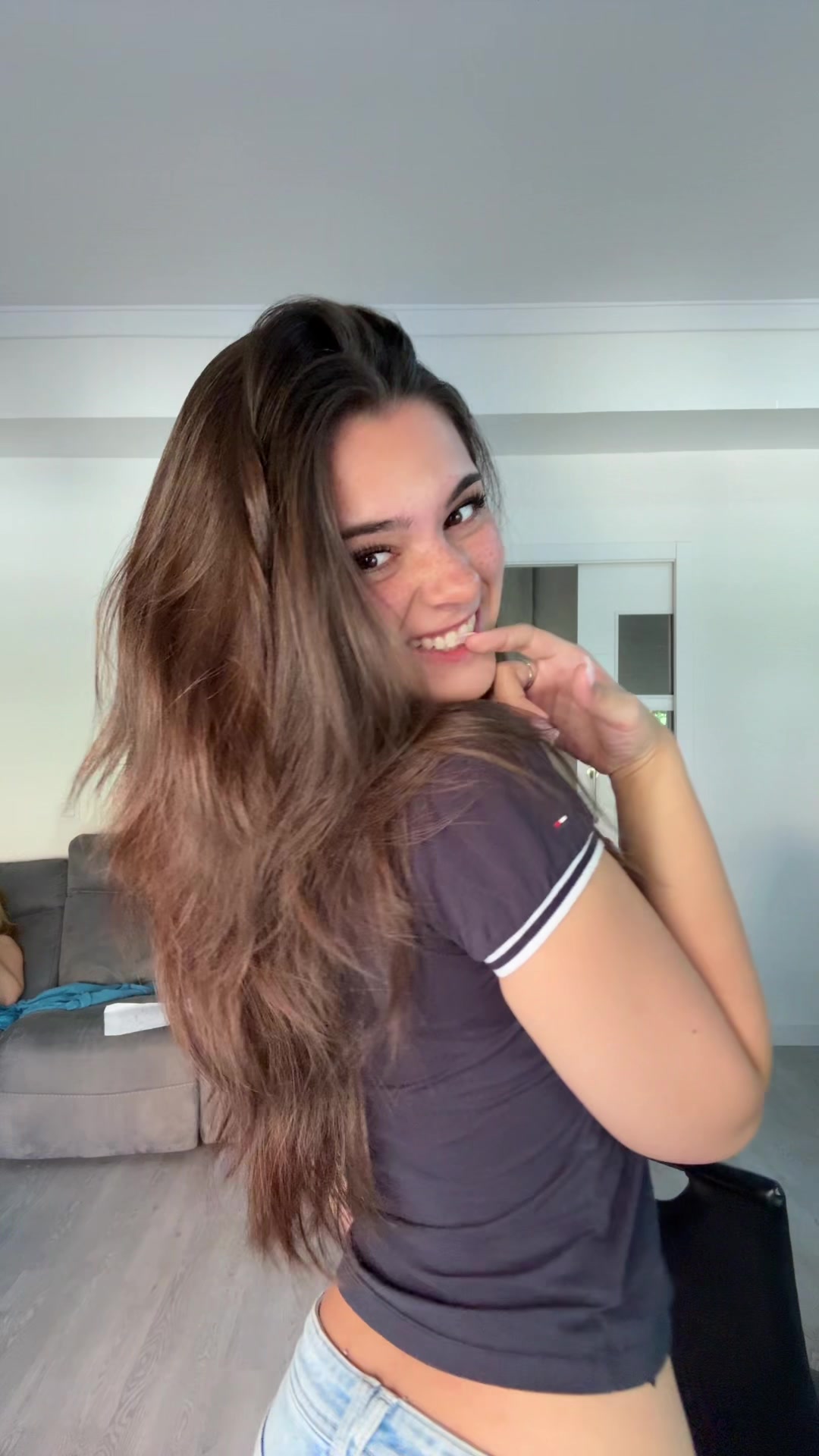 @Anyaa                       🪰