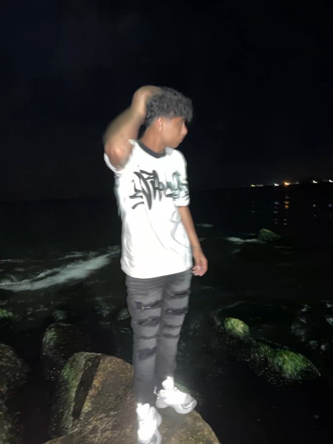 @أَحـــــــــ🖤ـــــــدِ🐺