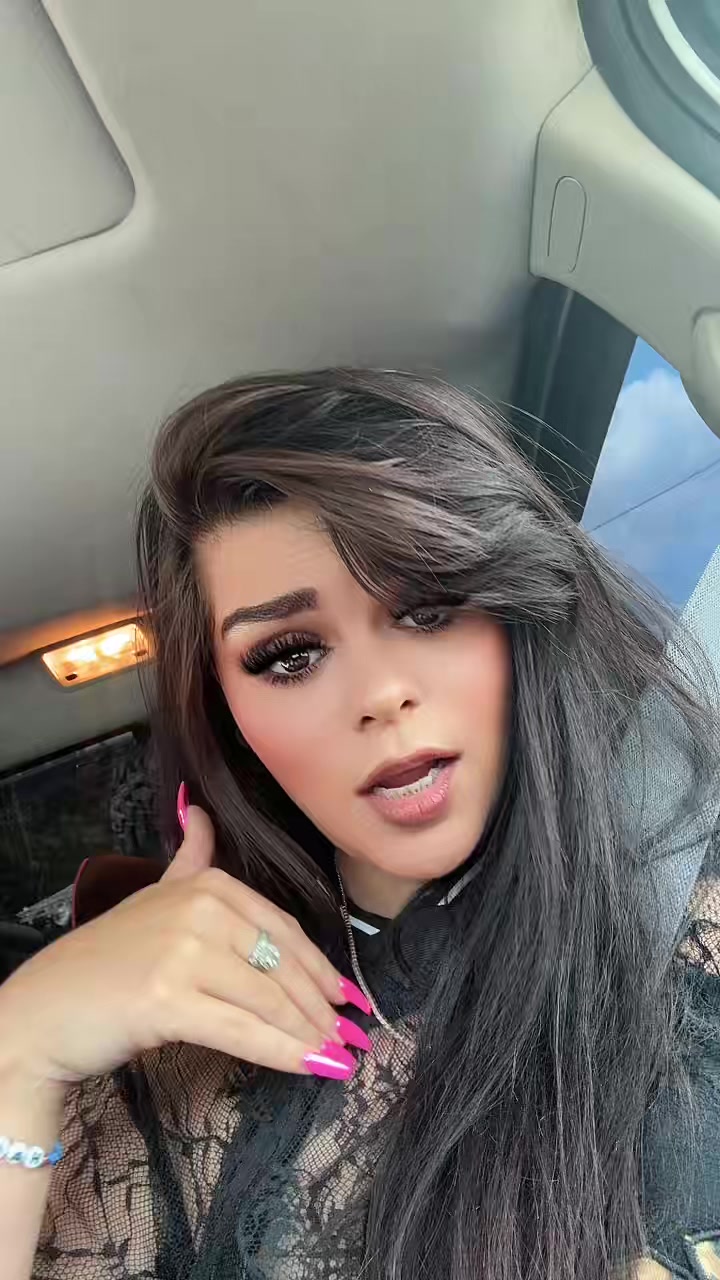 @Desi💫
