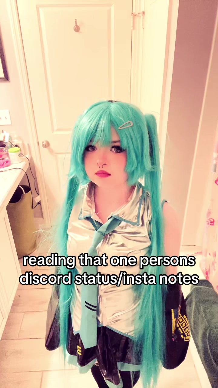@⨷ lilz ४ ⨷