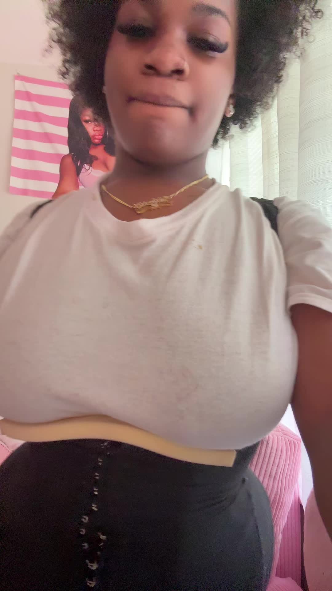 @nefertitixoxo