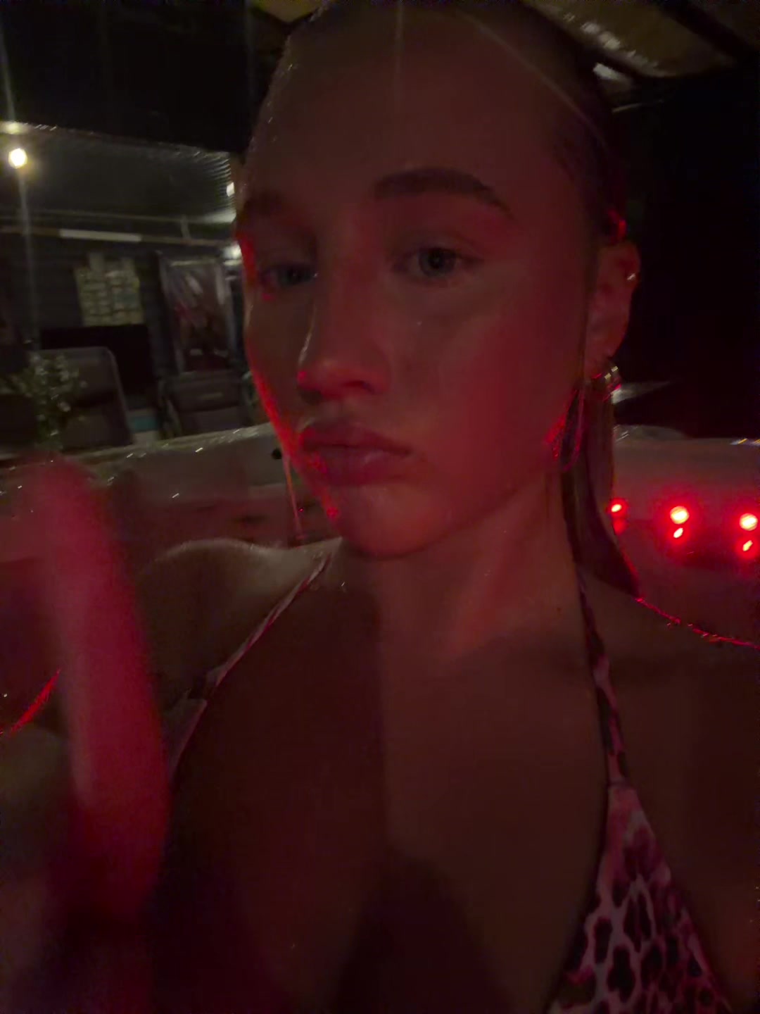 @K Y L I E  J O