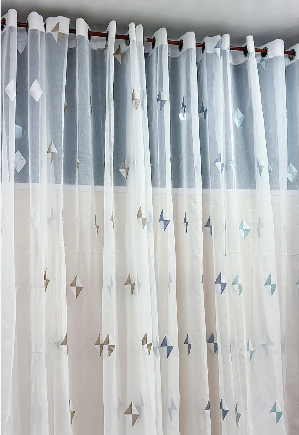 @k.curtain