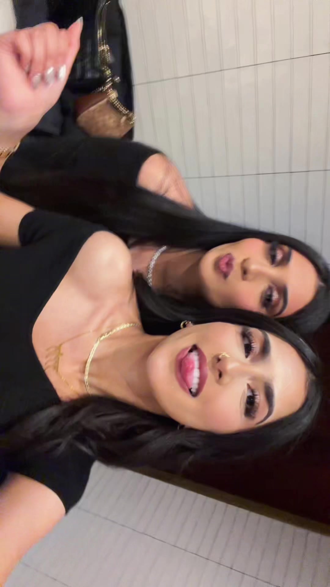 @𝓶𝓮𝓮𝓷𝓾