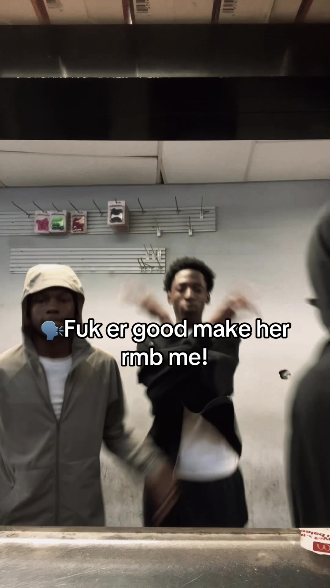 @_q3hree_