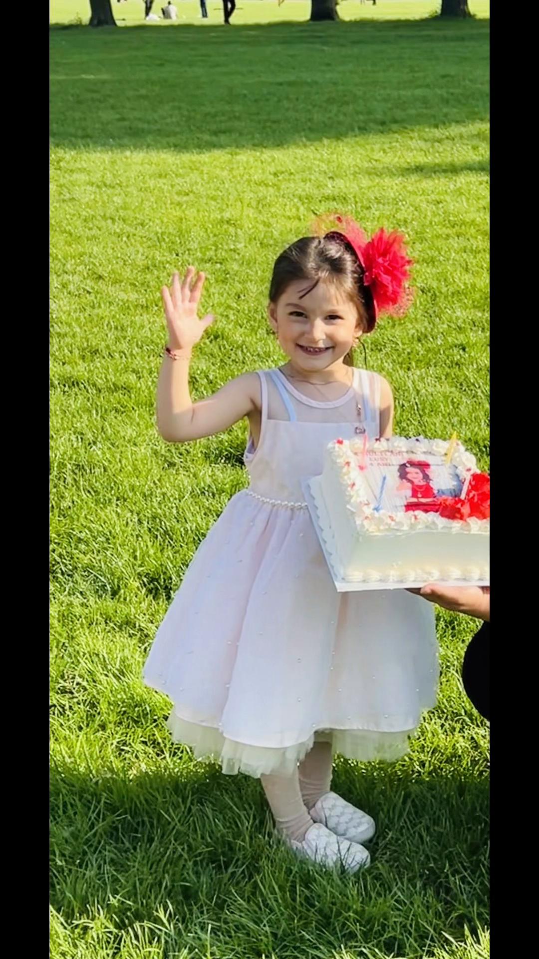 @☘️Lusyriana❤️leonora☘️👩&zwj;👧&zwj;👧