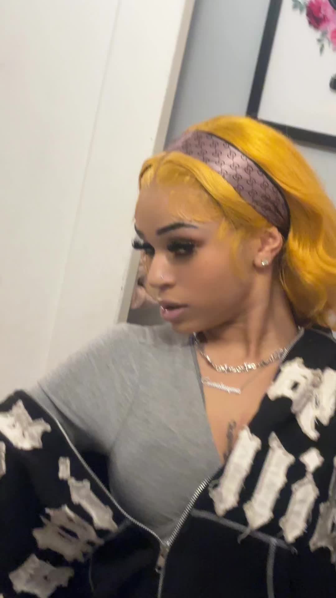 @Amya Lana&eacute;