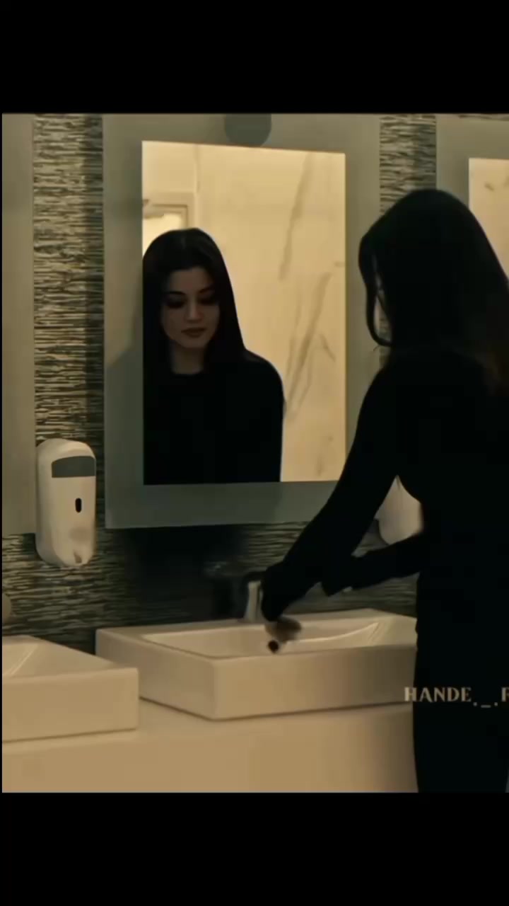 @♥️HANDE ERCAL 💕